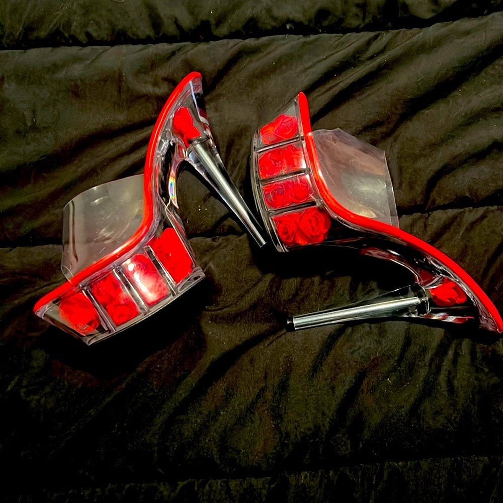 High heels ! With roses in the inside !